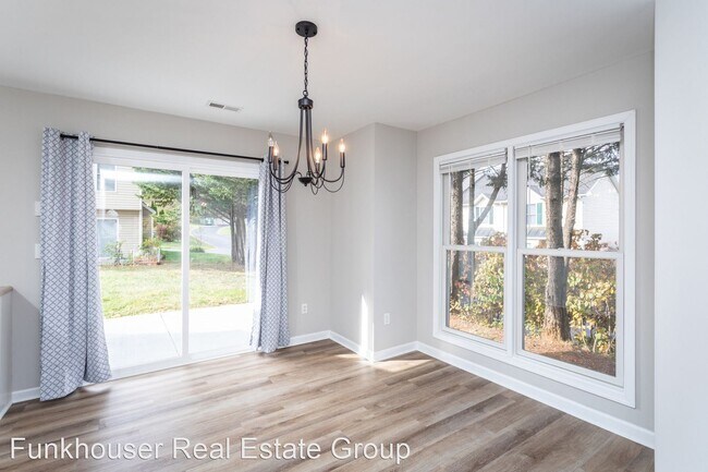 Building Photo - 2 br, 2.5 bath House - 835 Camelot Lane