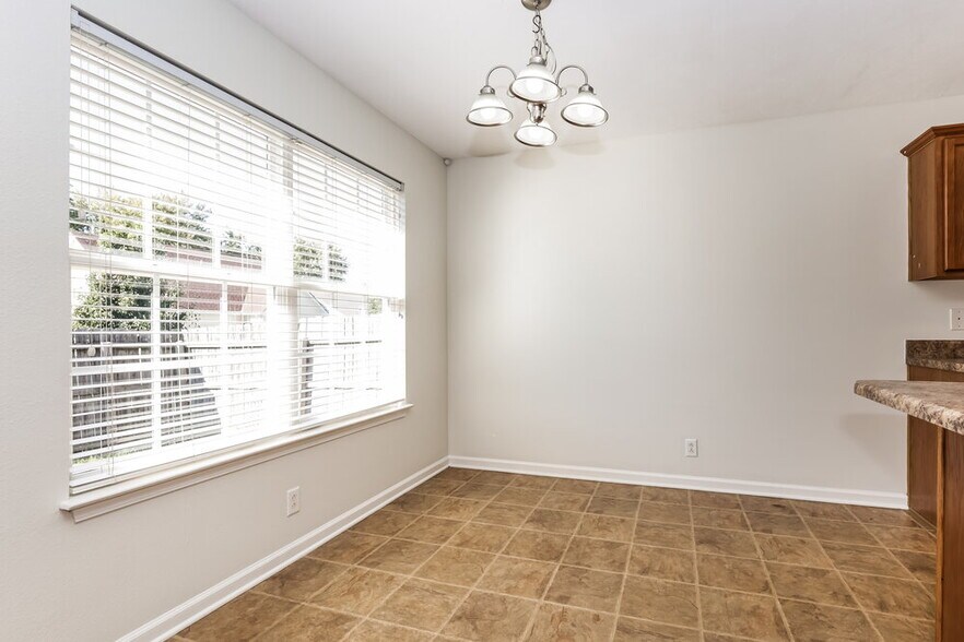 Building Photo - 861 Maricopa Dr