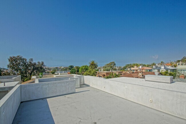 Building Photo - NEWER, LUXURIOUS & MODERN, 2920 SQ FT HOME W/ HIGH END DETAILS, AMAZING DECK/BALCONY SPACE, 2-CAR...