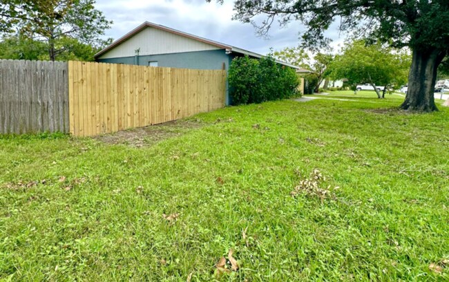 Building Photo - 6475 Cedarbrook Dr