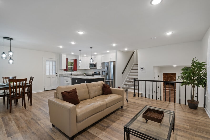 Main Living Area - 825 York St