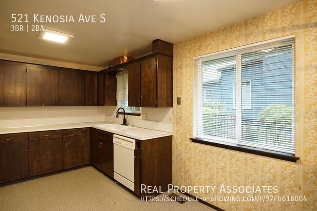 Building Photo - 521 Kenosia Ave S