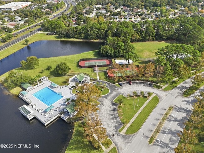 Building Photo - 2143 Lady Di Ln