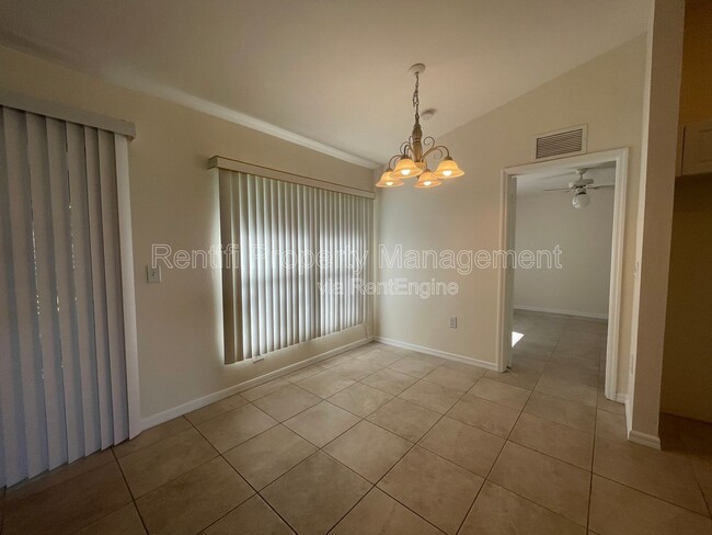 Building Photo - 1429 NE 5th Ave