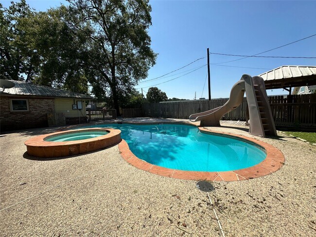 Building Photo - 22450 Oakley Rd