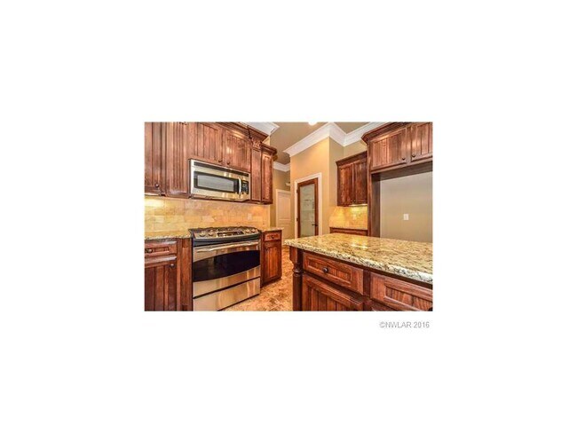 Building Photo - 4 Bedroom/3 Bath Home with Bonus Room in Gardens of Southgate