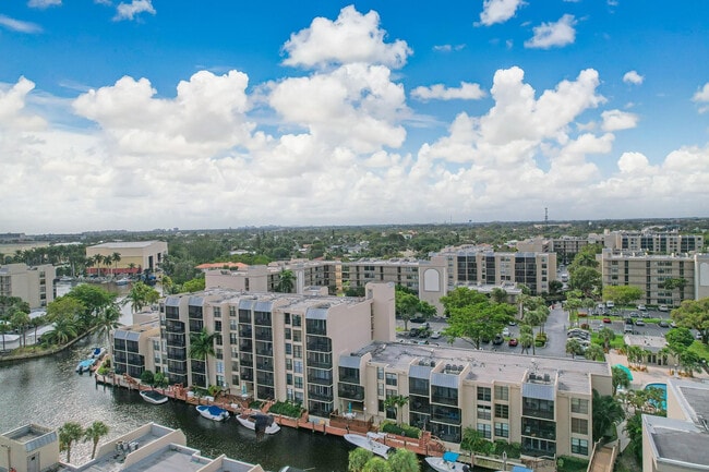 Building Photo - 6 Royal Palm Way