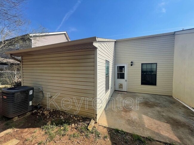 Building Photo - 2049 Countryhill Ln