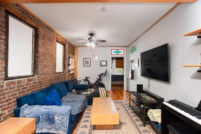 Building Photo - 222 Willow Ave