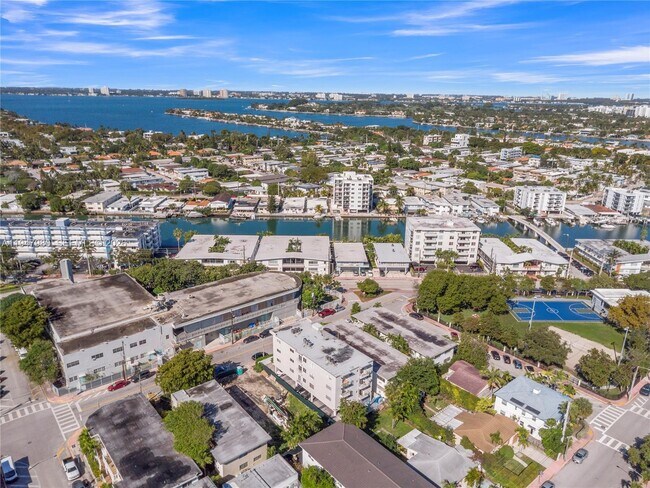 Building Photo - 7925 Carlyle Ave