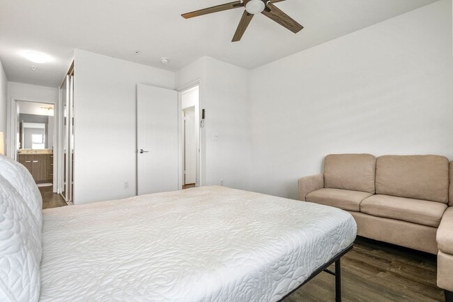 Building Photo - Furnished Townhome with Garage, 3 bedroom/2.5 Bathroom at Kamalani Flats