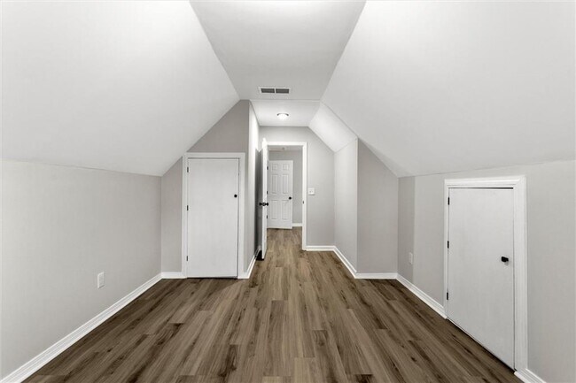 Building Photo - 2580 Waterford Park Dr