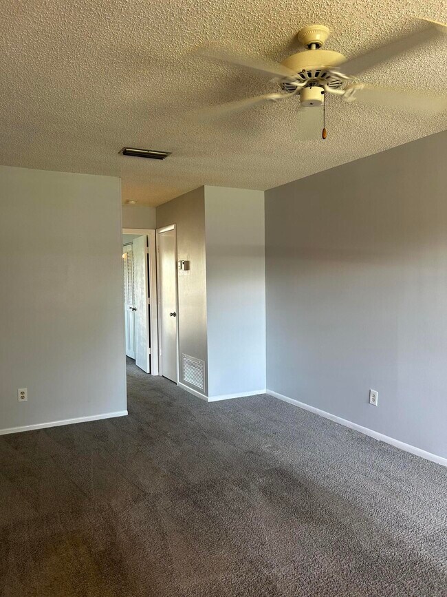 Building Photo - 19 Lake Vista Trail