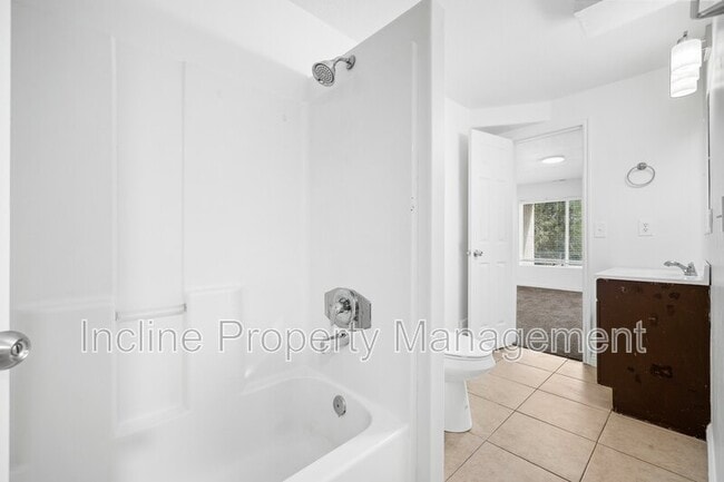 Building Photo - 439 E 2000 S St