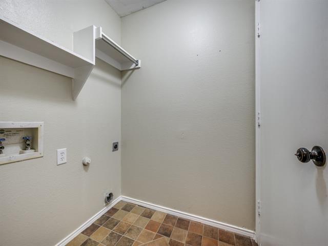 Building Photo - 734 Winding Oak Bend