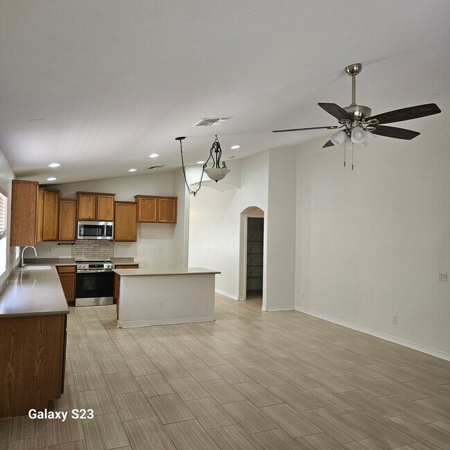 Building Photo - Oasis in Northwest Sun City