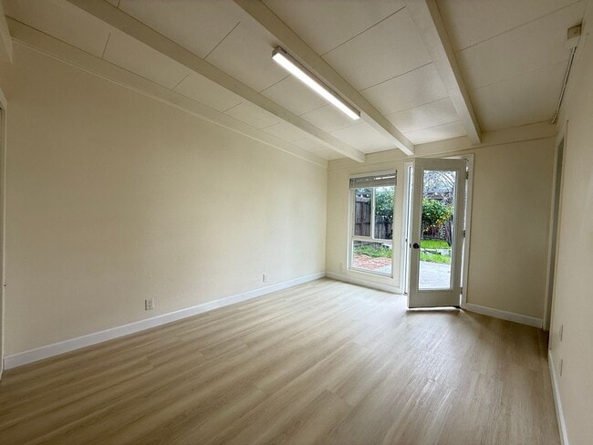 Building Photo - 2598 Dixon Dr