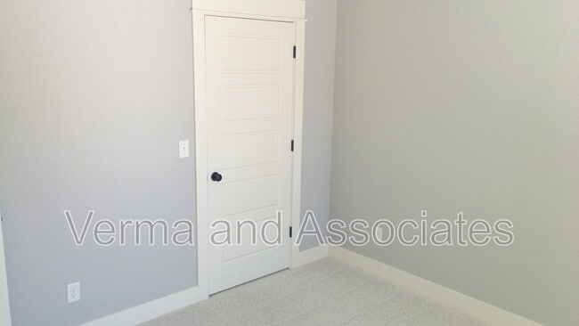 Building Photo - 1610 Sweetbriar Way