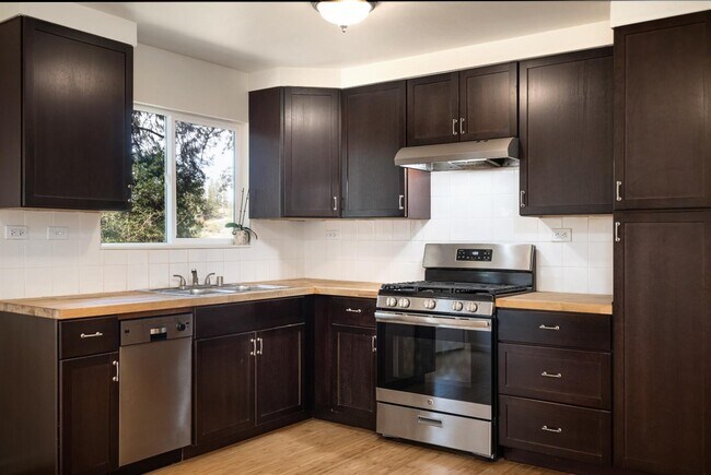 Building Photo - 10752 Footwall Dr