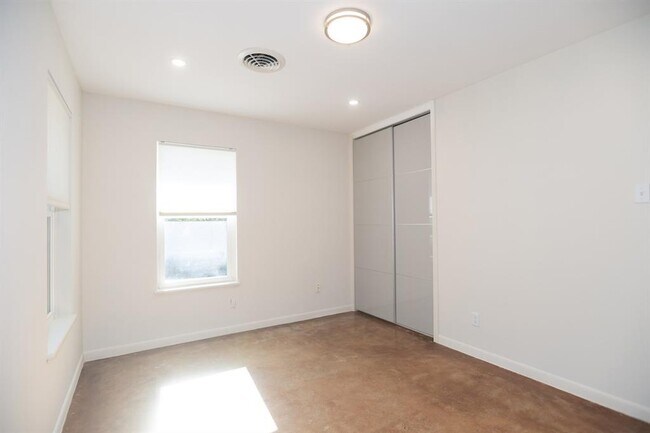 Building Photo - 1301 Clearfield Dr