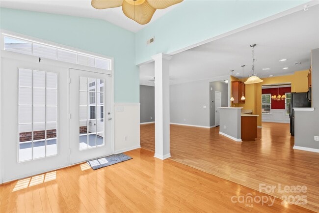 Building Photo - 709 Prospect Lane