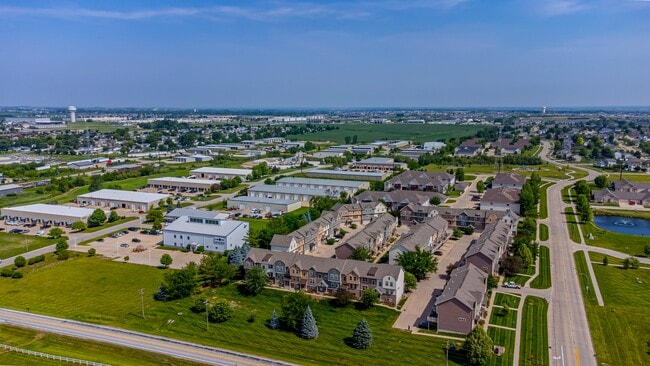 Building Photo - 3600 SE Glenstone Dr
