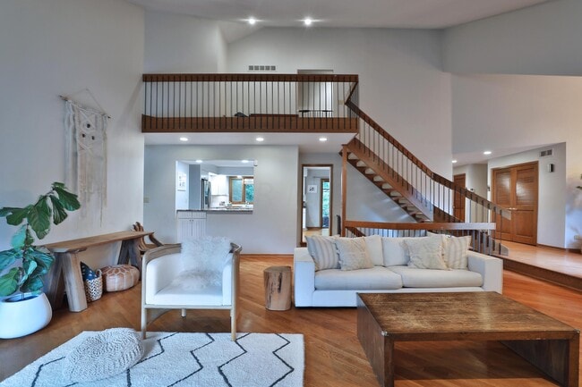 Building Photo - 668 Eagle Ridge