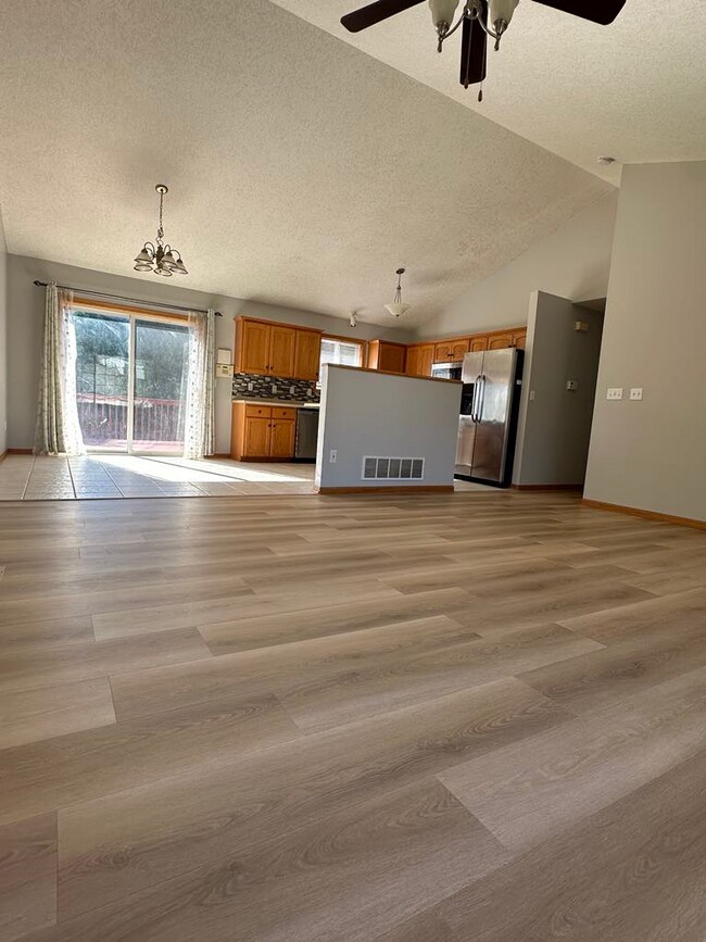 Building Photo - 6287 Fairway Dr NW