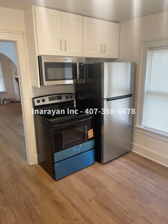 Building Photo - Newly Remodeled 2/1 House with cozy porch