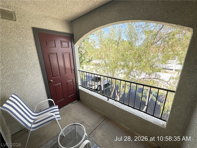 Building Photo - 950 Seven Hills Dr