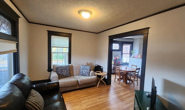 Building Photo - 1822 Roblyn Ave