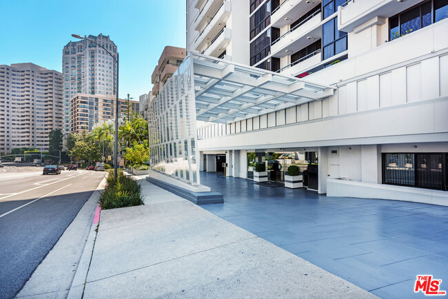 Building Photo - 10660 Wilshire Blvd