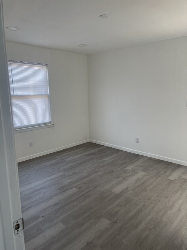 Building Photo - 2705 Lantern Walk SE