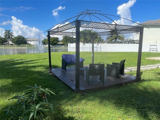 Building Photo - 3102 NE 3rd Dr