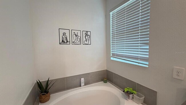 Building Photo - 11200 Listening Dr