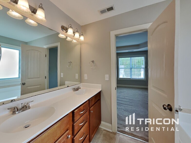 Building Photo - 65 Tanawha Ct