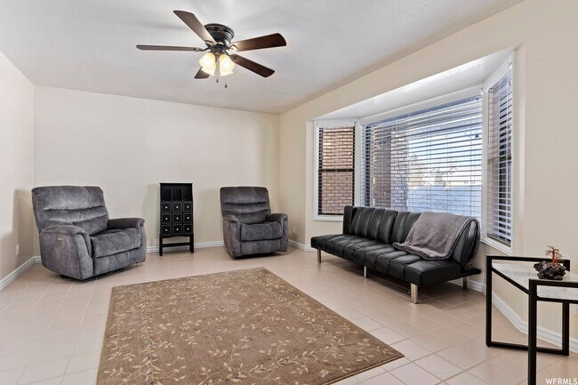 Building Photo - Beautiful home single level entry with out buildings and amazing landscaping - shorter term lease...