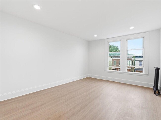 Building Photo - 39 Winfield Ave