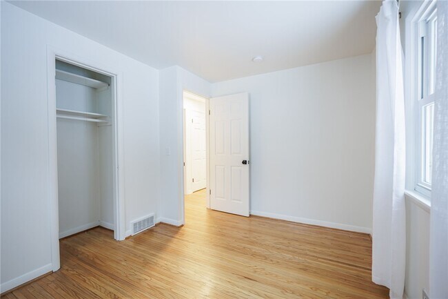 Building Photo - 105 Chestnut Dr