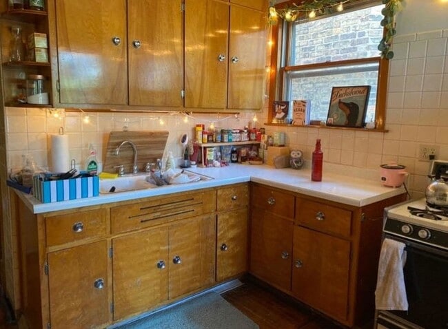 Building Photo - 3646 W Wrightwood Ave