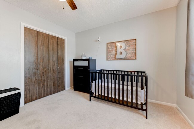 Building Photo - 303 Manning Dr