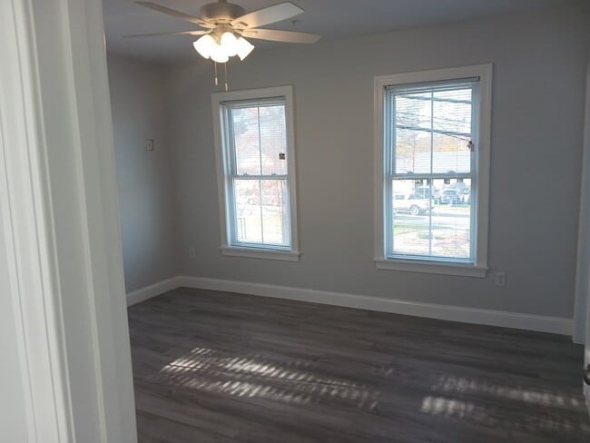 Building Photo - 11 S Park Ave