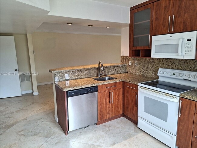 Building Photo - 704 NW 92nd Ave
