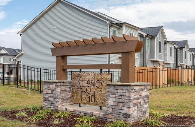 Building Photo - 961 Kingscote Dr