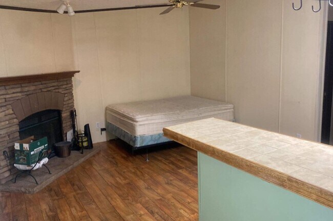 Building Photo - 2687 1st Ave NW