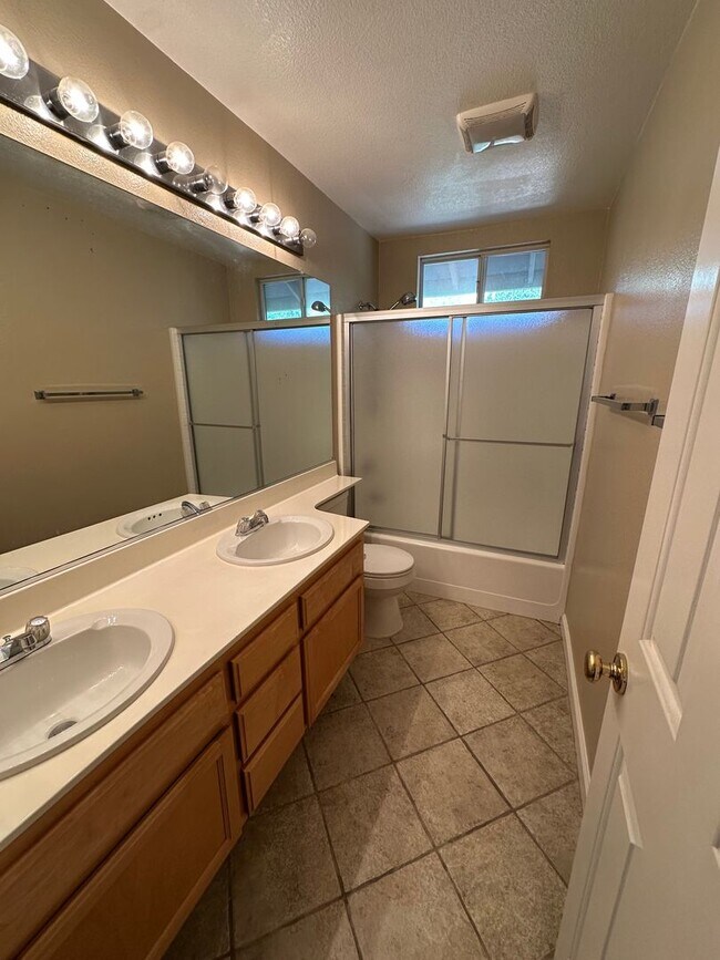 Building Photo - Beautiful Remodeled 4 Bedroom, 3 Bath Home