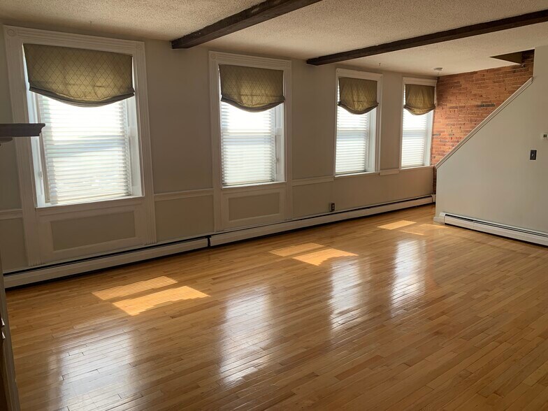 Building Photo - 6 Portland Ave