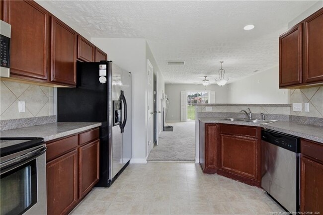 Building Photo - 142 Collinwood Dr