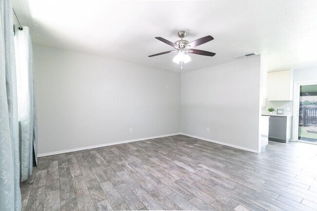 Building Photo - 1515 Glenmeadows Dr