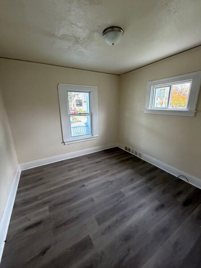 Building Photo - 12706 Parkhill Ave